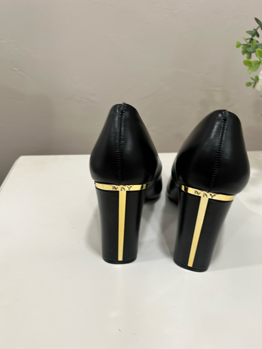 Marc NewYork mElegant Black Pointed-Toe Block Heel Pumps - Picture 4 of 5